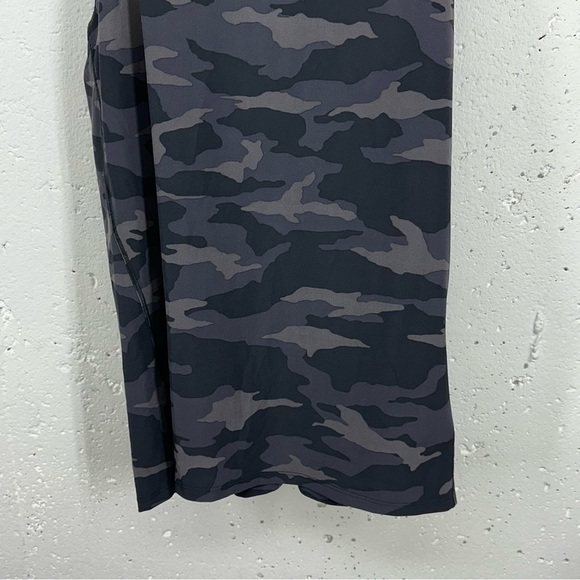 Athleta Women’s size Large ULTIMATE Black & Gray Camo Train Tank Top - Picture 4 of 12